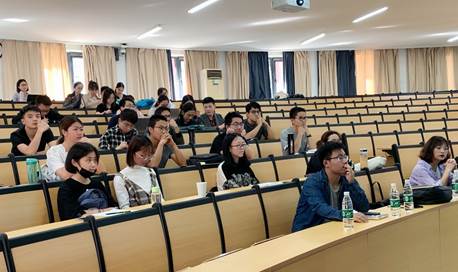 商学院举办2016级研究生入学考试备考经验交流会